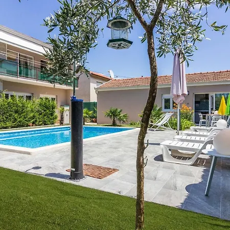 Lovely Pjacal Ii With Pool In Pula