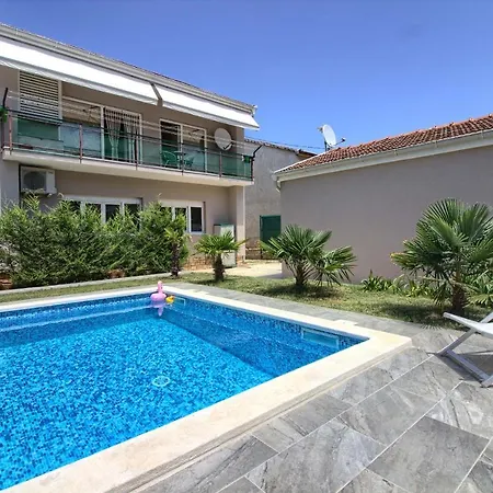 Apartamento Lovely Pjacal Ii With Pool In Pula
