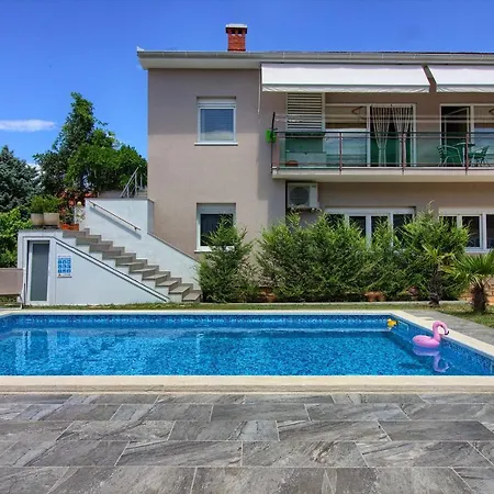 Apartment Lovely Pjacal Ii With Pool In Pula