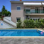 Apartment Lovely Pjacal Ii With Pool In