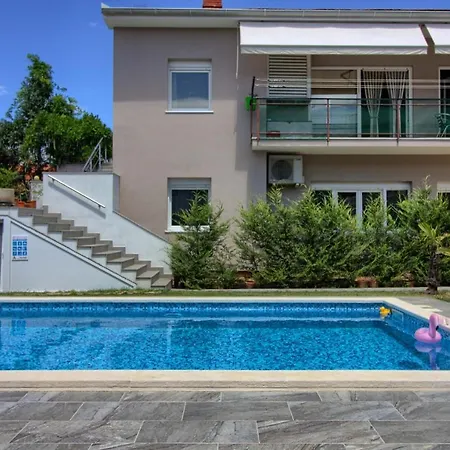 Apartmán Lovely Pjacal Ii With Pool In