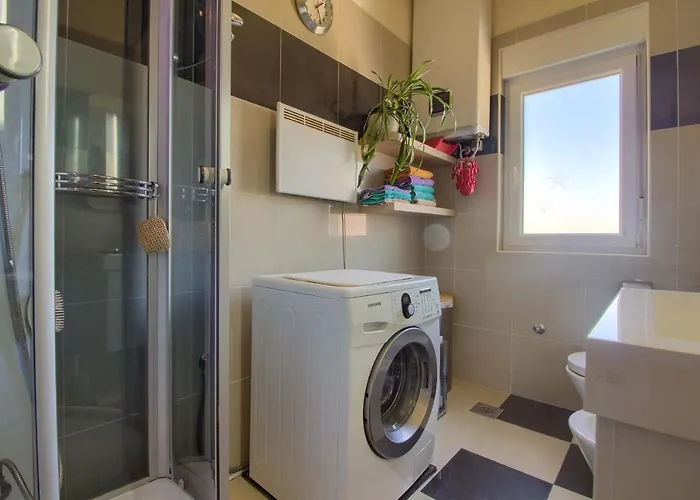 Lovely Pjacal Ii With Pool In Апартаменты *