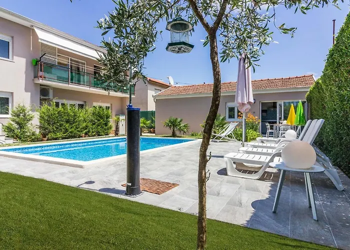 Lovely Pjacal Ii With Pool In Pula