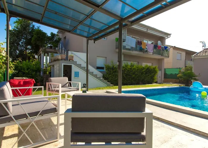 Apartment Lovely Pjacal Ii With Pool In Pula