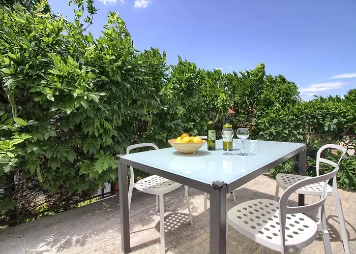 Apartment Lovely Pjacal Ii With Pool In Pula