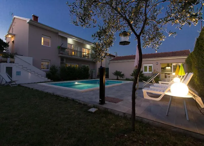 Lovely Pjacal Ii With Pool In Apartment
