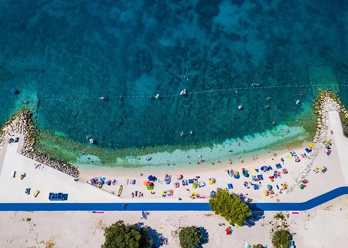 Lovely Pjacal Ii With Pool In Апартаменты *