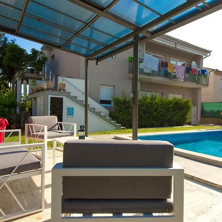 Daire Lovely Pjacal Ii With Pool In Pula