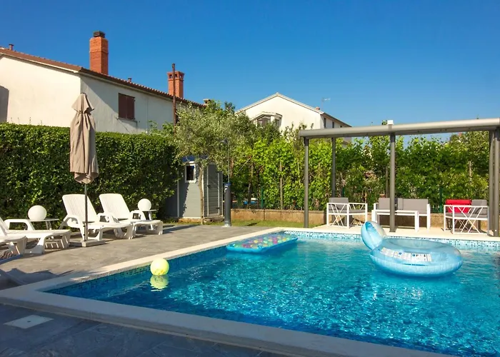 Lovely Pjacal Ii With Pool In Διαμέρισμα Πούλα